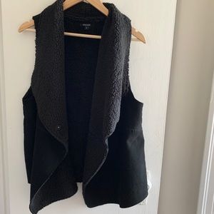 Free with another item 🔥 Stella&Dot - Sherpa Lined Vest